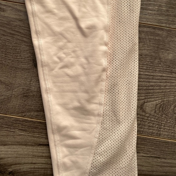 Aerie chill play move light pink high rise leggings w/ mesh sides & pockets - Picture 3 of 7
